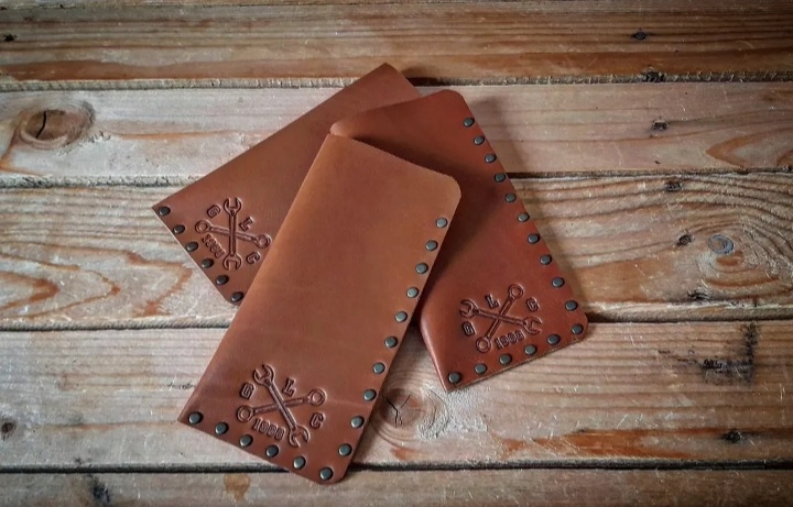 Nueva colección de fundas de gafas, medidas interior 8 × 16,5 cm 15 euros    Ref: 050 