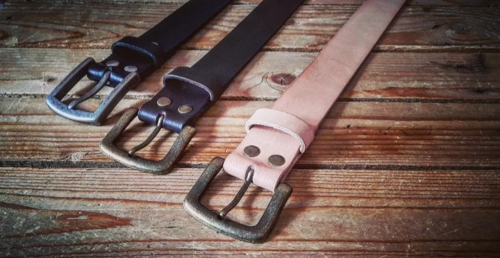 Nueva colección de cinturones de 4 cm de diferentes cueros y  hebillas 40 euros Ref: 075