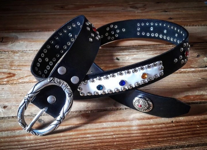Nueva colección de cinturones Western 4 cm de ancho 90 euros Ref : 088