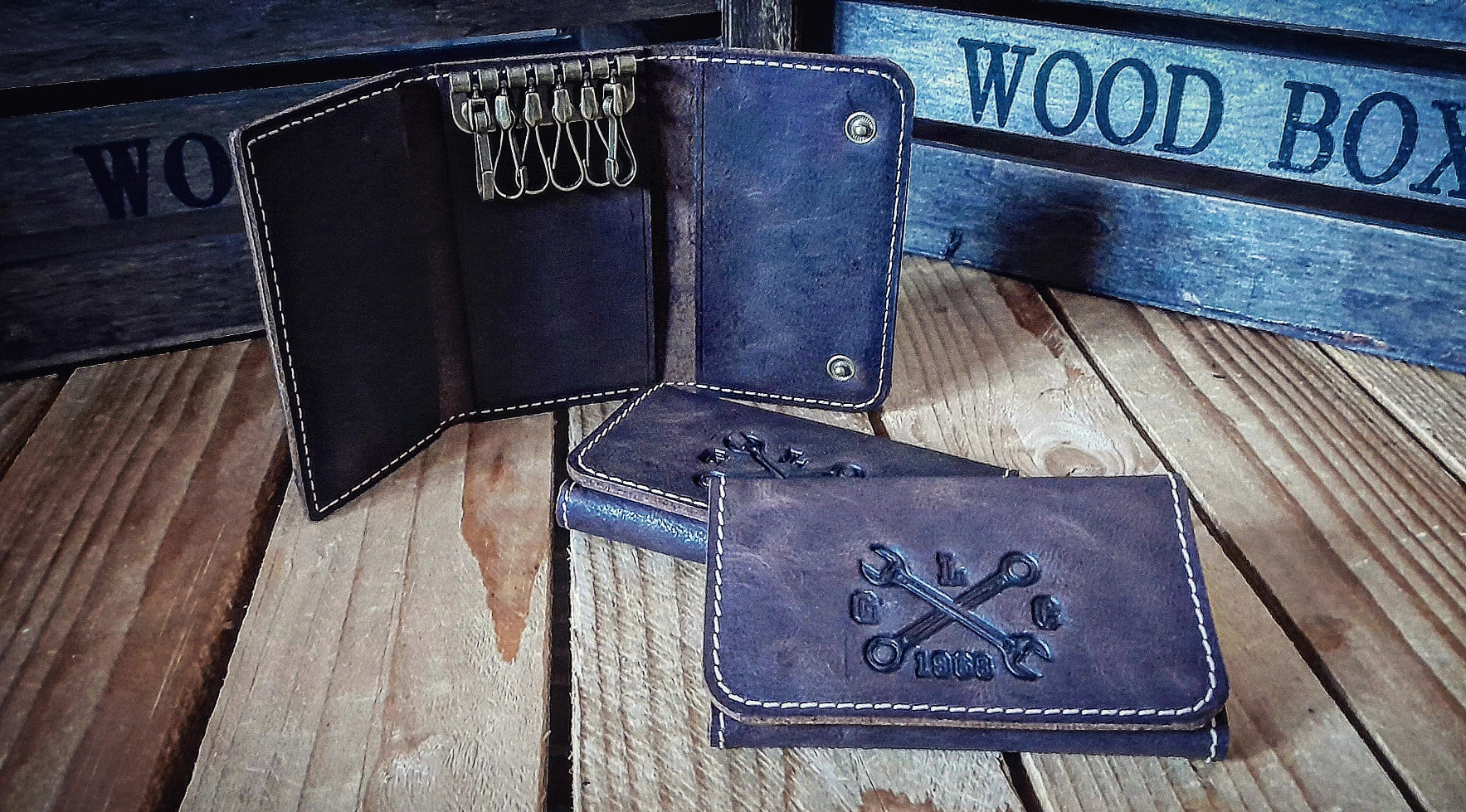Nueva colección de llaveros  de cuero engrasado 30 euros Ref: 096
