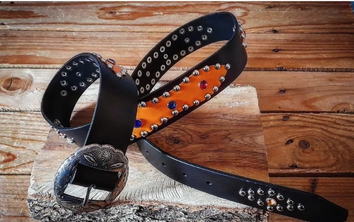 Nueva colección de cinturones Western de 1,13 cm de largo por 4 cm de ancho 90 euros Ref: 103