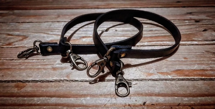 Nuevas cadenas de cuero para tu billetera de 50 cm aprox de largo en cuero vaquetilla negra 15 euros Ref: 104