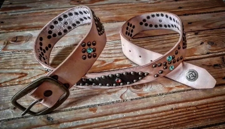 Nueva colección de cinturones Western de 4 cm de ancho 90 euros Ref: 133
