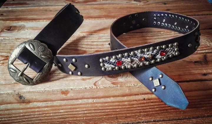 Nueva colección de cinturones Western de 4 cm con figuras de imitacion a serpiente 95 euros Ref: 147