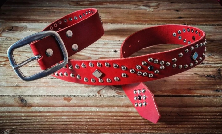 Nueva colección de cinturones de color rojo de 4 cm de ancho, (modelo race) 90 euros Ref: 151