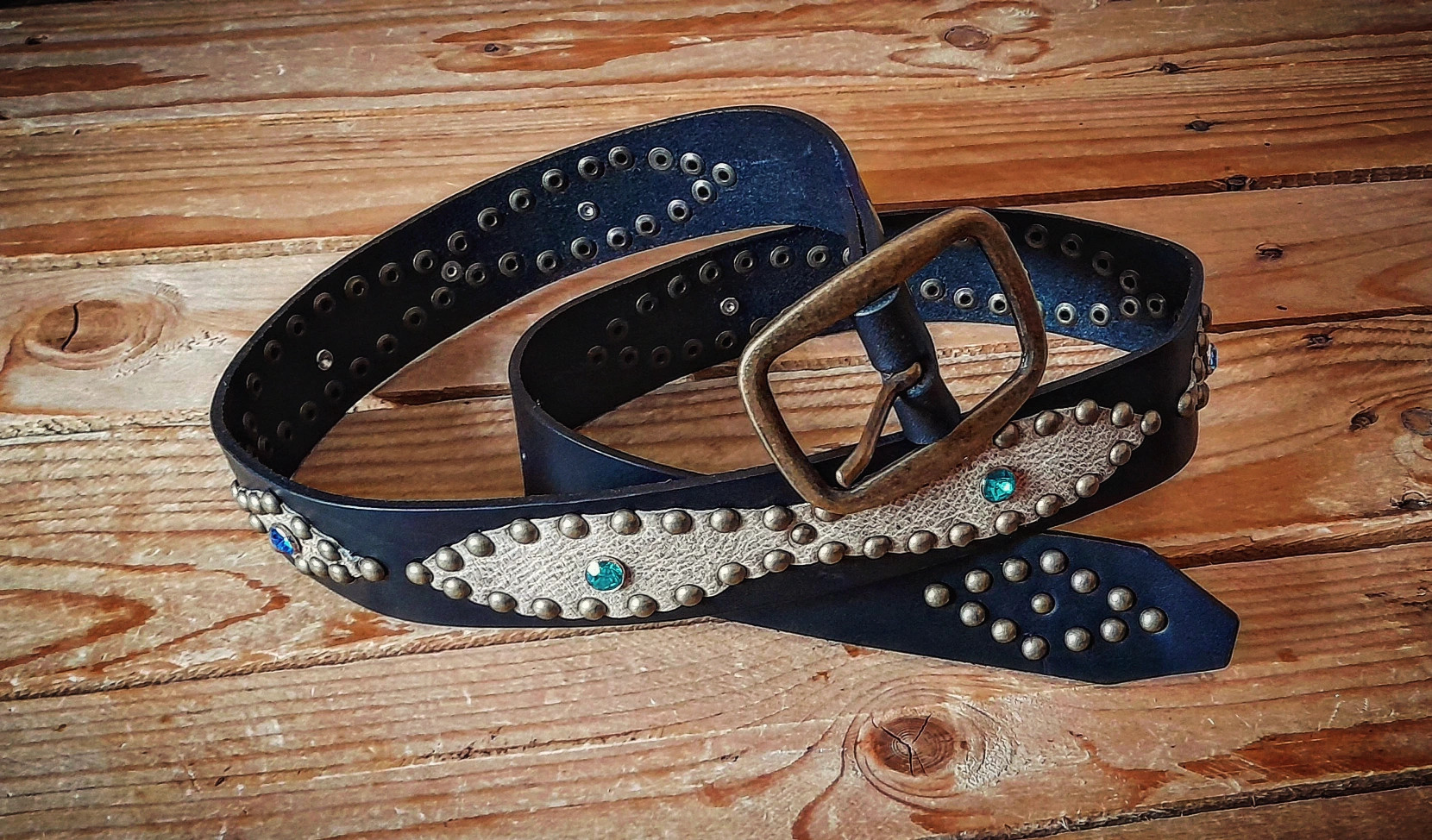 Nueva colección de cinturones Western de 4 cm de ancho por 1,15 cm de largo 90 euros Ref: 156