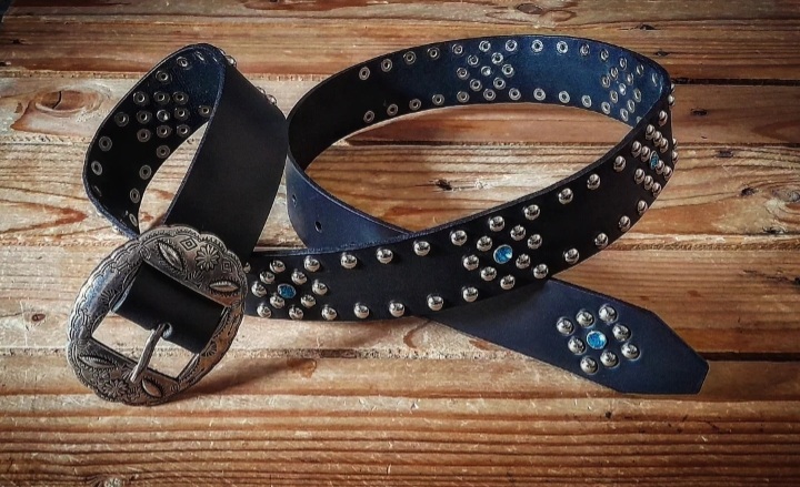 Nueva colección de cinturones Western de 4 cm de ancho 90 euros Ref: 163