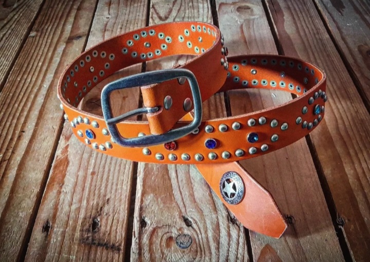Nueva colección de cinturones Western, con 115,5 cm de largo por 4 cm de ancho 95 euros Ref:108