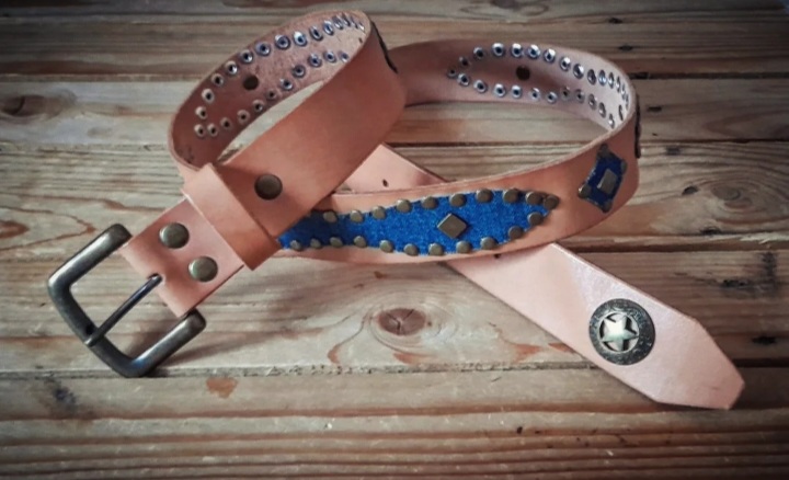 Cinturon western de 12,5 cm de ancho por 4 cm de ancho y un grosor de 4 mm 80 euros Ref: 077