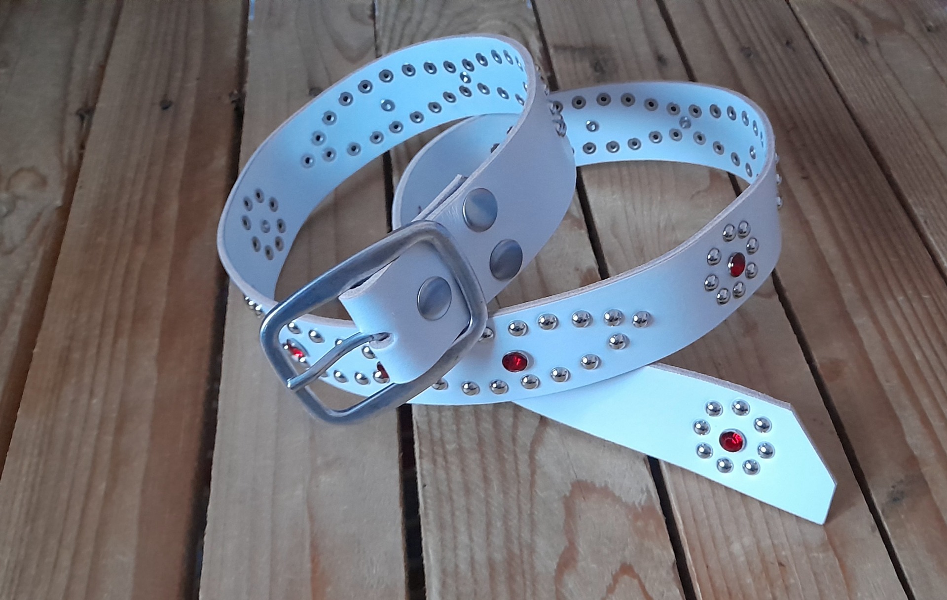 Nueva colección Cinturones Western en cuerro blanco 95 euros Ref: 175