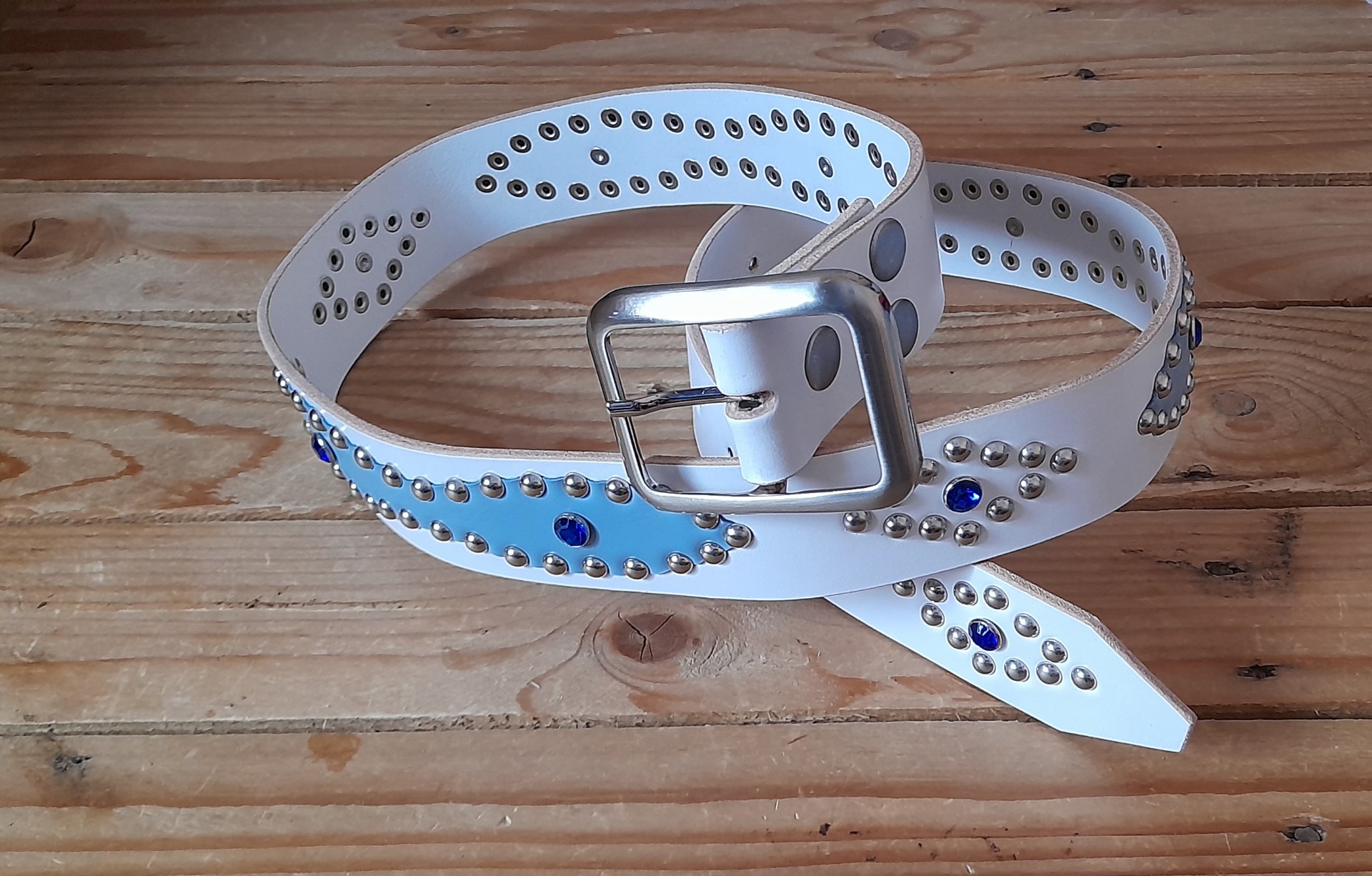 Nueva colección de cinturones Western de 4 cm de ancho en blanco y celeste 99,90 euros Ref: 177