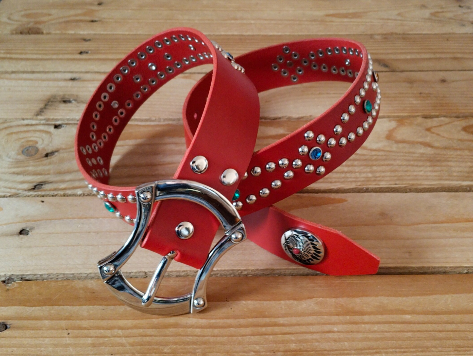 Nuevo cinturón western de color rojo intenso y hebilla en plata de 4 cm de ancho 95 euros Ref: 181