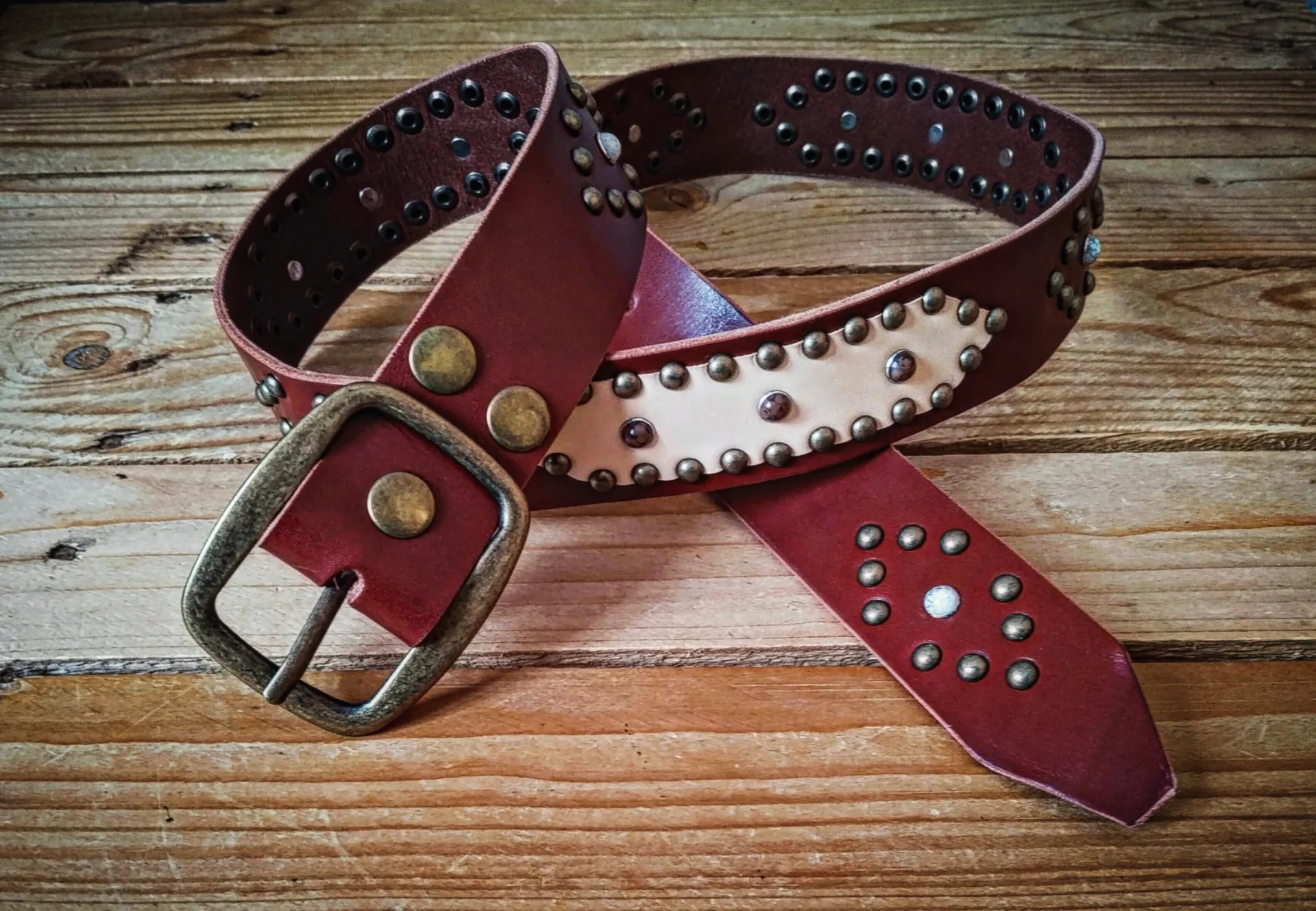 Nueva colección de cinturónes western de 4 cm de ancho con remaches de mármol 95 euros Ref: 184